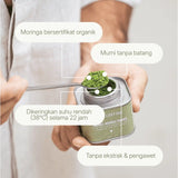 LANG:ID|Bagan perbandingan yang menunjukkan Treelogy Moringa Powder bebas tangkai, dikeringkan suhu rendah, ditanam secara bertanggung jawab, dan bersertifikat organik.